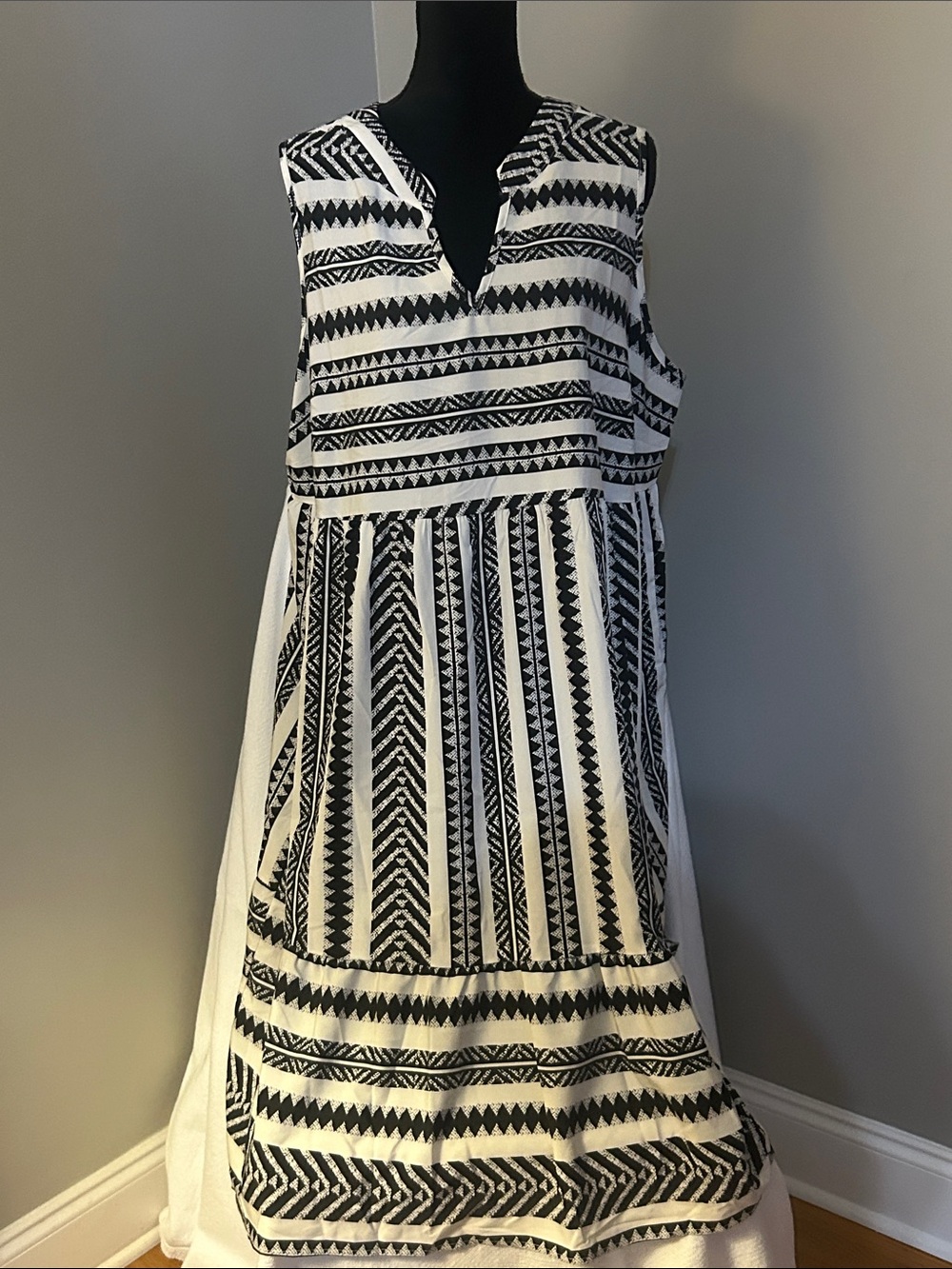 BloomChic Black & White Sleeveless Midi Dress with Geometric Print